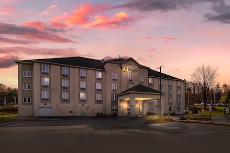Exterior. Quality Inn Orleans