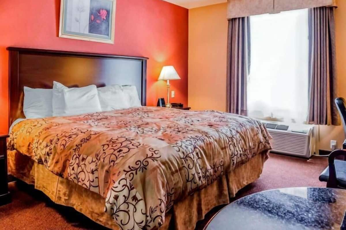 Egyptian cotton sheets, pillowtop beds, desk, soundproofing