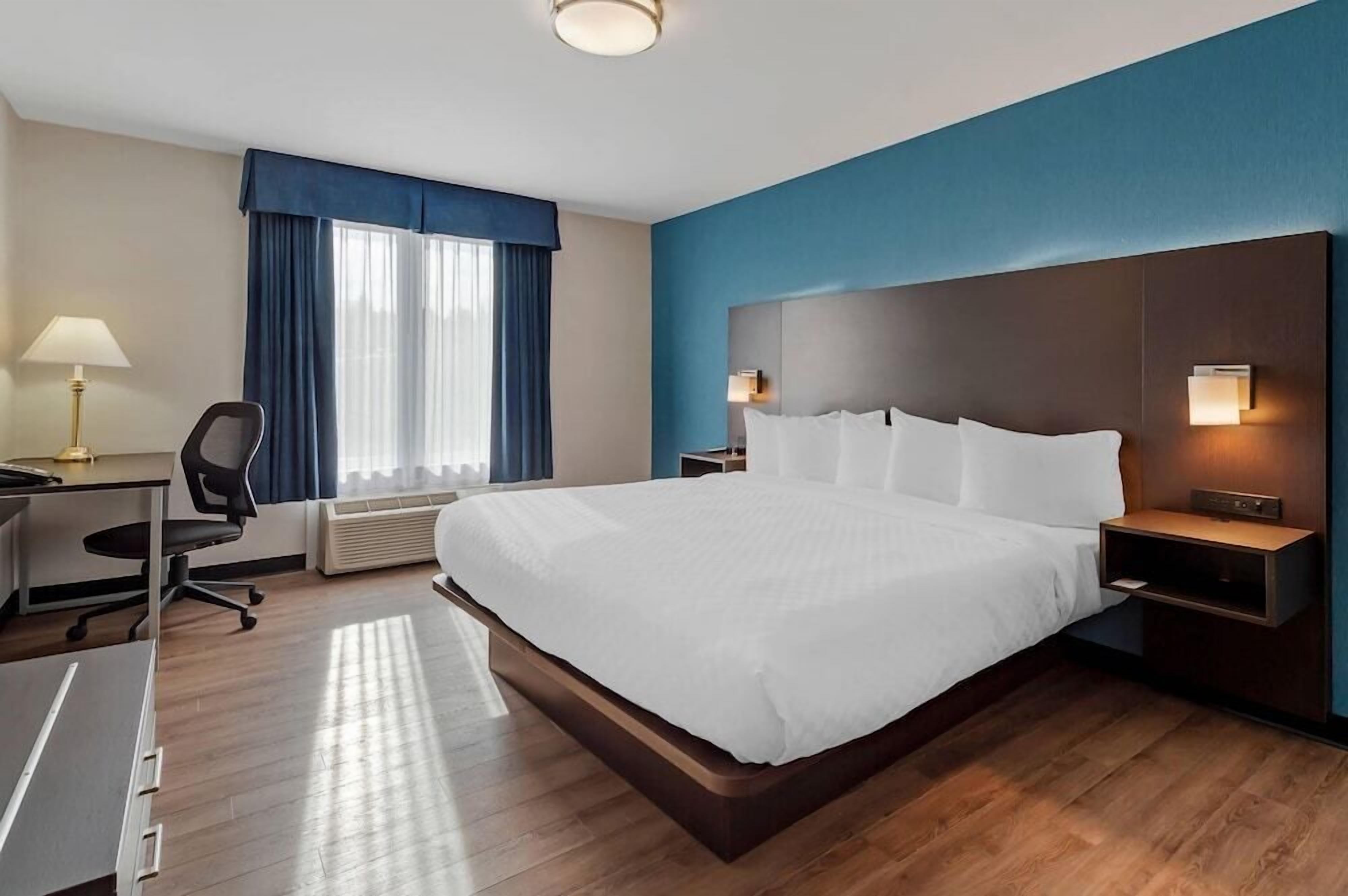 Egyptian cotton sheets, pillowtop beds, desk, soundproofing