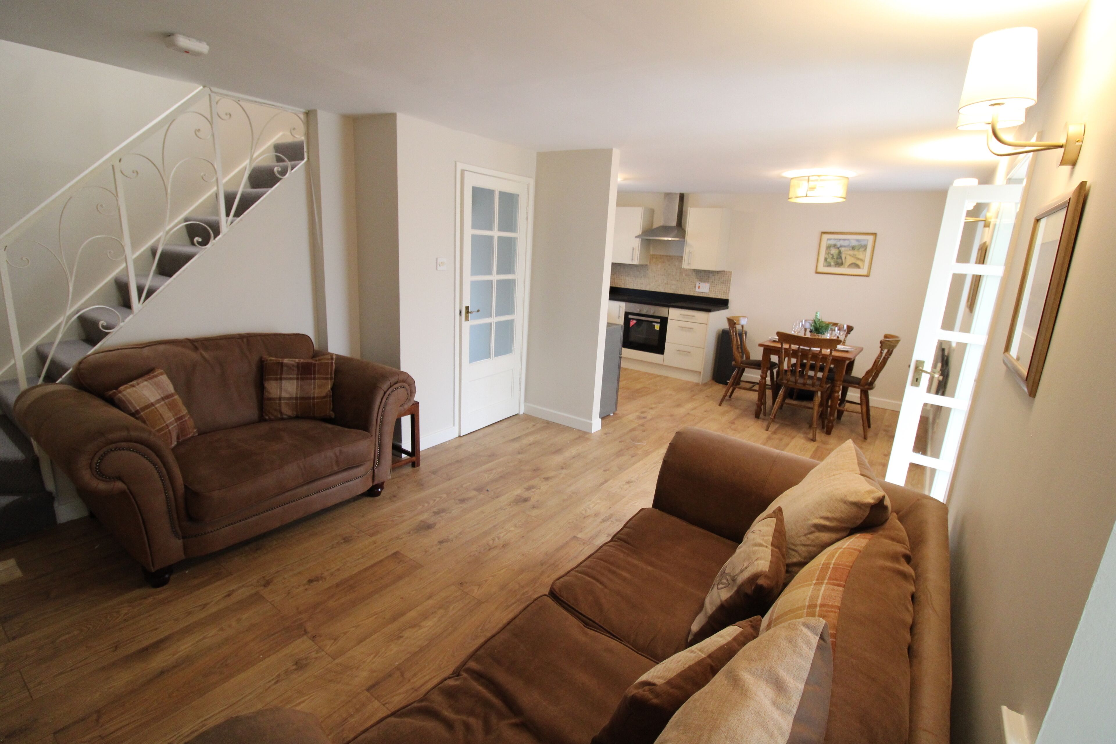 deluxe cottage, private bathroom (river cottage) | lounge