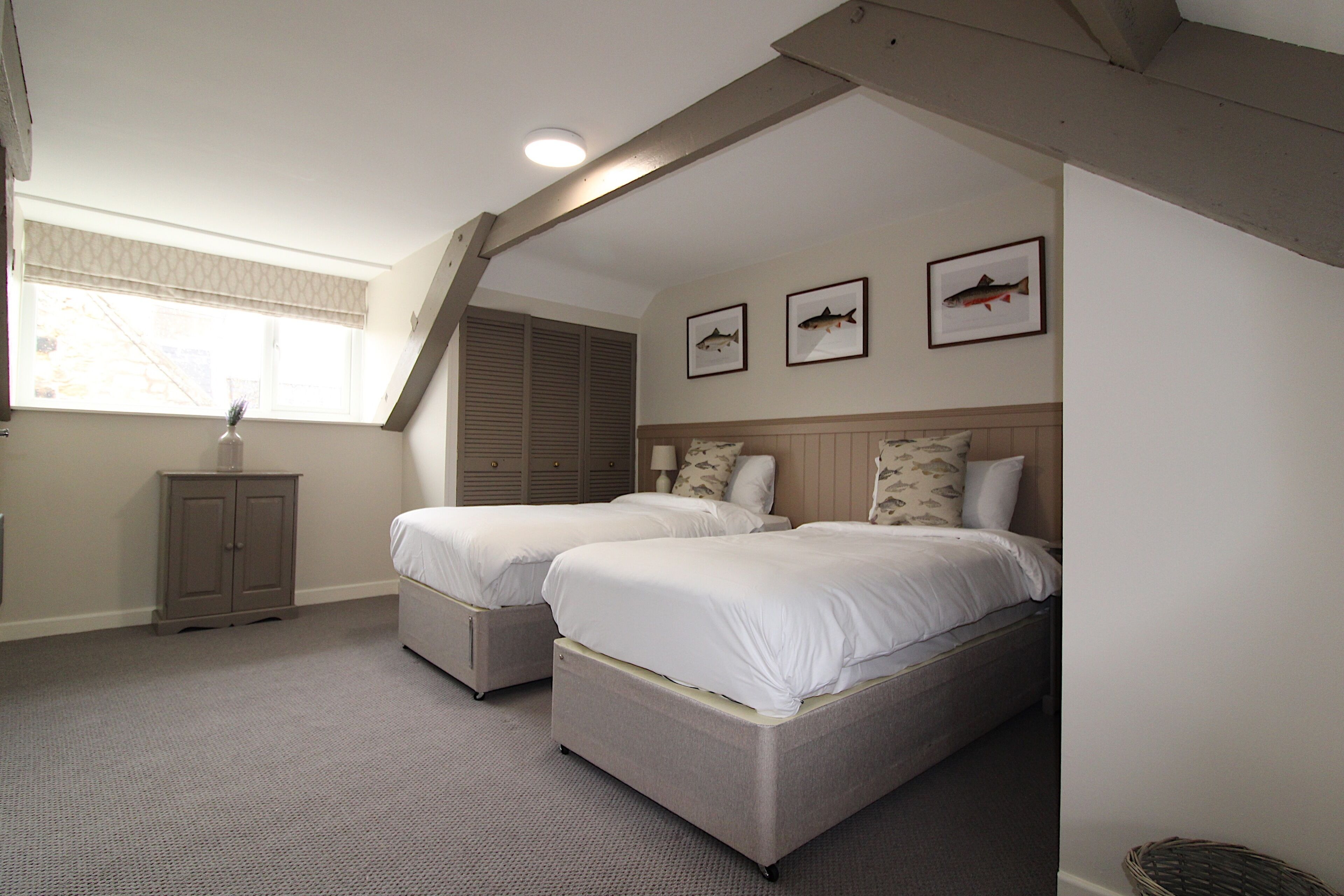 deluxe cottage, private bathroom (river cottage)