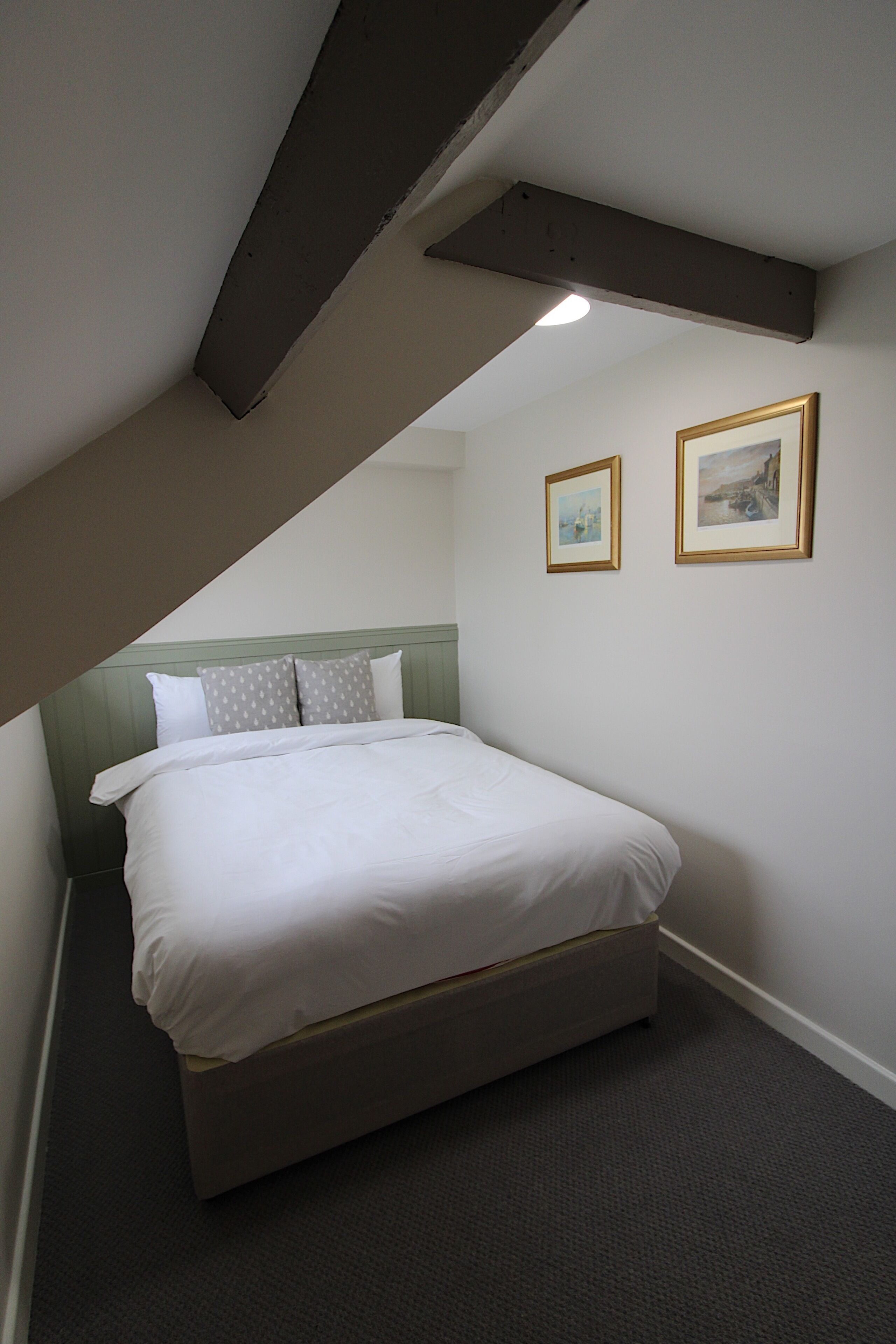 deluxe cottage, private bathroom (river cottage)