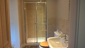 Iron/ironing board, rollaway beds, free WiFi - The Bankfoot Inn (Perth)