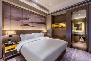 デラックス スイート | 羽毛の掛け布団、ミニバー、セーフティボックス (室内)、デスク