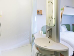 In-room safe, desk, soundproofing, iron/ironing board - ibis budget Luxembourg sud (Roeser)