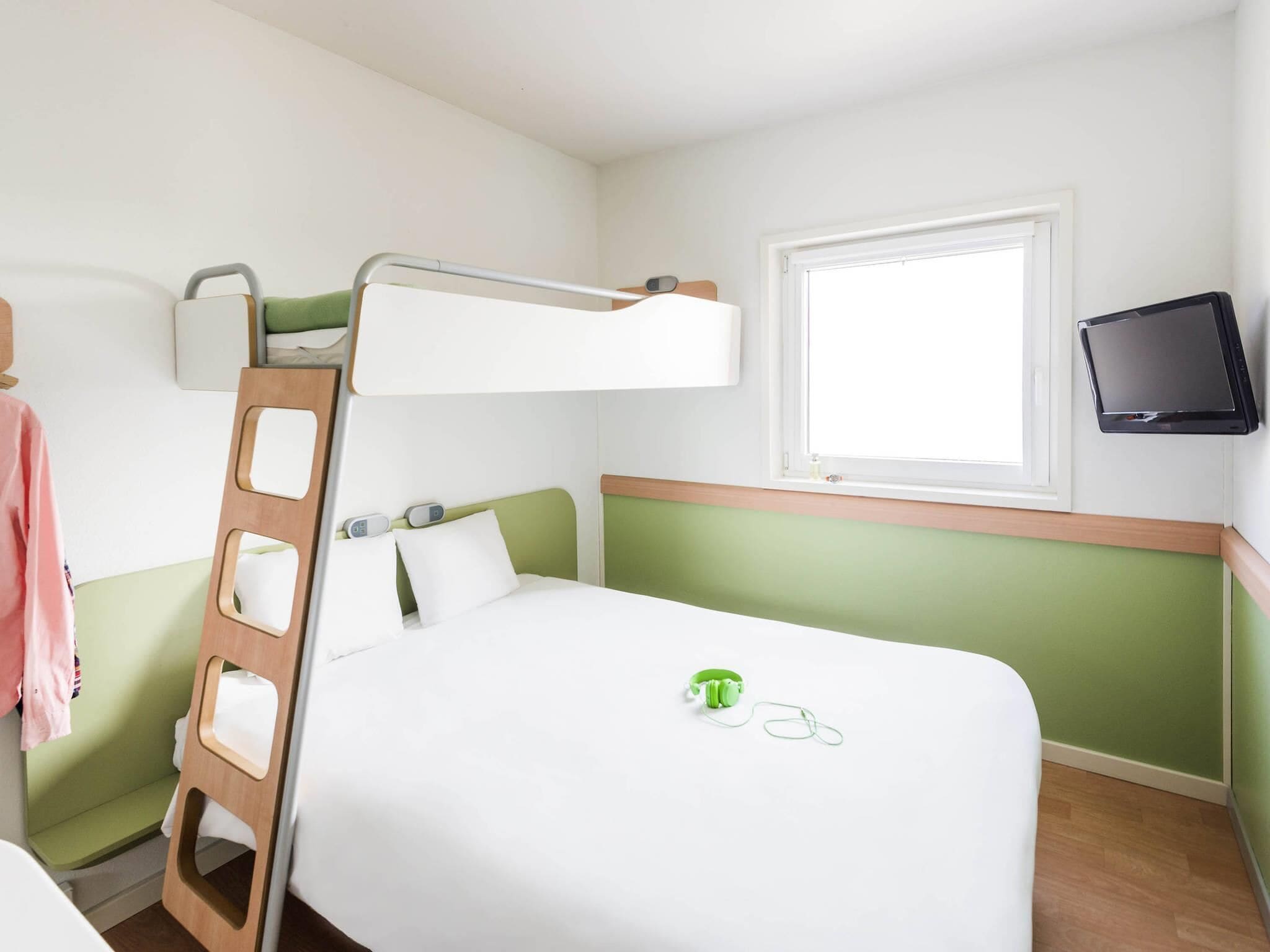 Double Room | In-room safe, desk, soundproofing, iron/ironing board