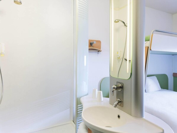 In-room safe, desk, soundproofing, iron/ironing board - ibis budget Luxembourg sud (Roeser)