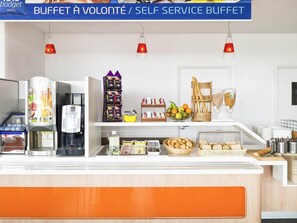 Daily cooked-to-order breakfast for a fee - ibis budget Luxembourg sud (Roeser)