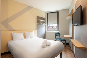 Habitación doble, 1 cama matrimonial | Escritorio, insonorización, cunas gratuitas y wifi gratis 
