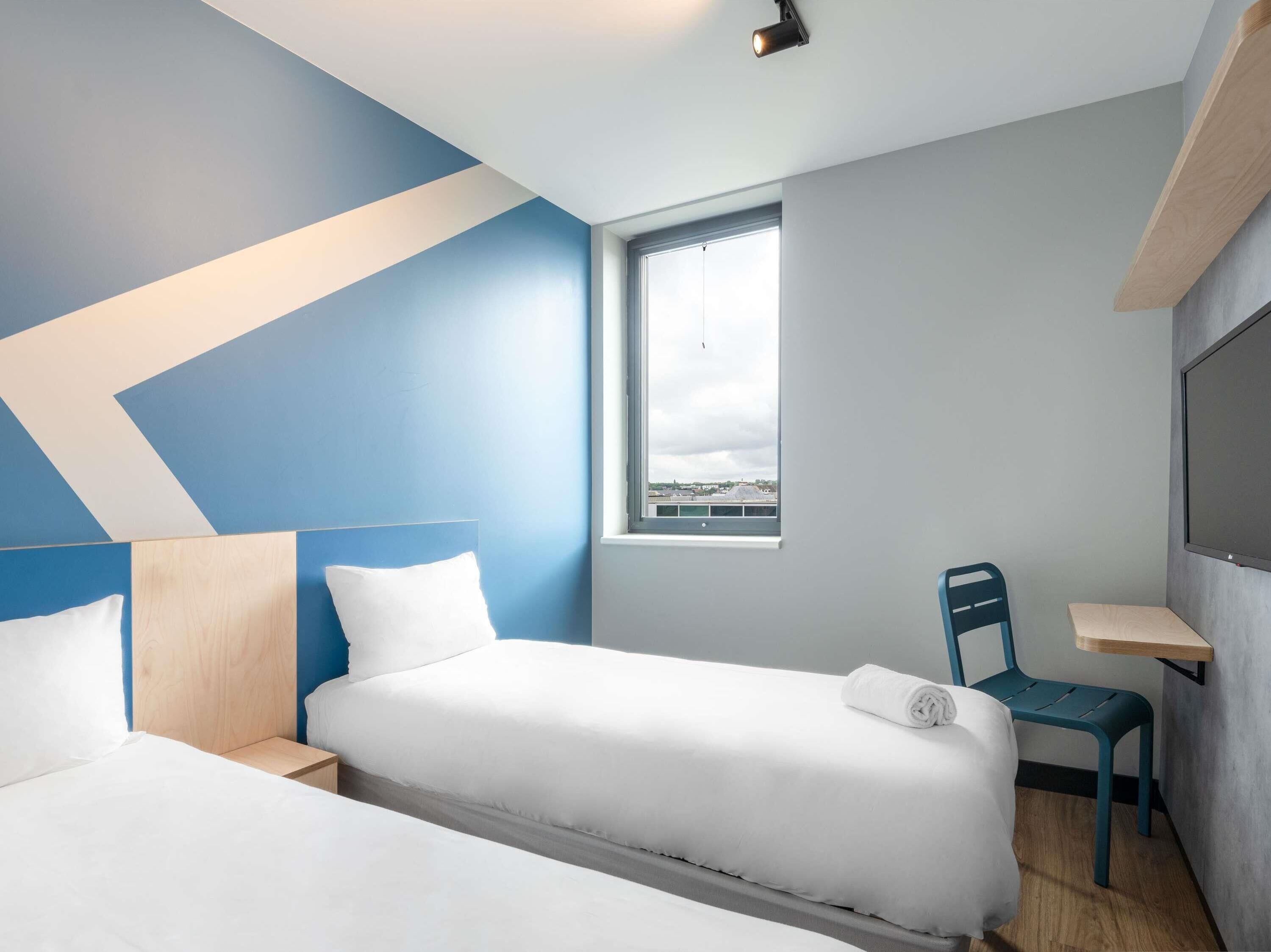 双床房, 2 张单人床 | 办公桌、隔音、免费婴儿床、免费 WiFi