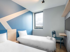 Habitación con 2 camas individuales, 2 camas individuales | Escritorio, insonorización, cunas gratuitas y wifi gratis