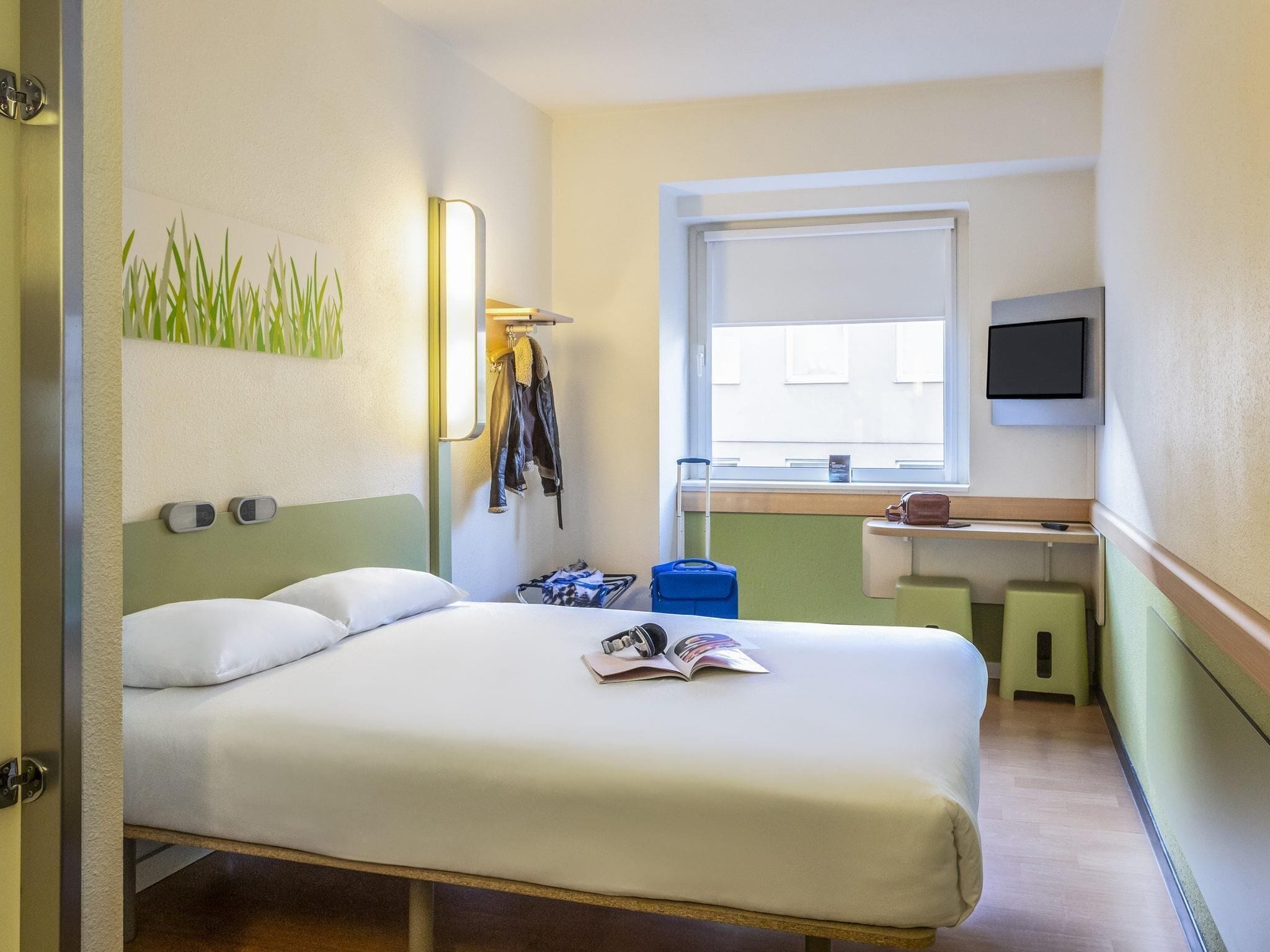 Desk, iron/ironing board, free WiFi, bed sheets