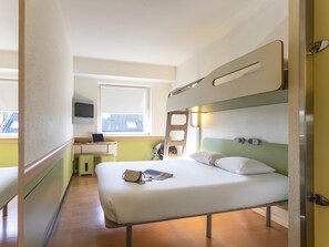 Standard Double Room | Desk, iron/ironing board, free WiFi, bed sheets - ibis budget Antwerpen Centraal Station (Antwerp)