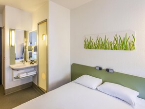 Standard-Doppelzimmer, 1 Doppelbett | Schreibtisch, Bügeleisen/Bügelbrett, kostenloses WLAN, Bettwäsche