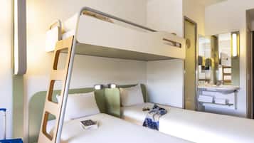 Standaard kamer | Een bureau, een strijkplank/strijkijzer, gratis wifi, beddengoed