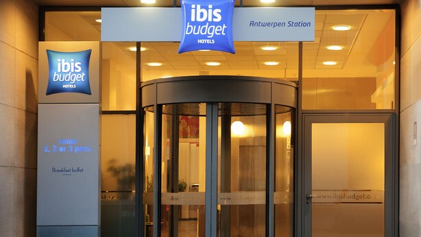 The exterior of the ibis budget hotel at the Antwerp Station.