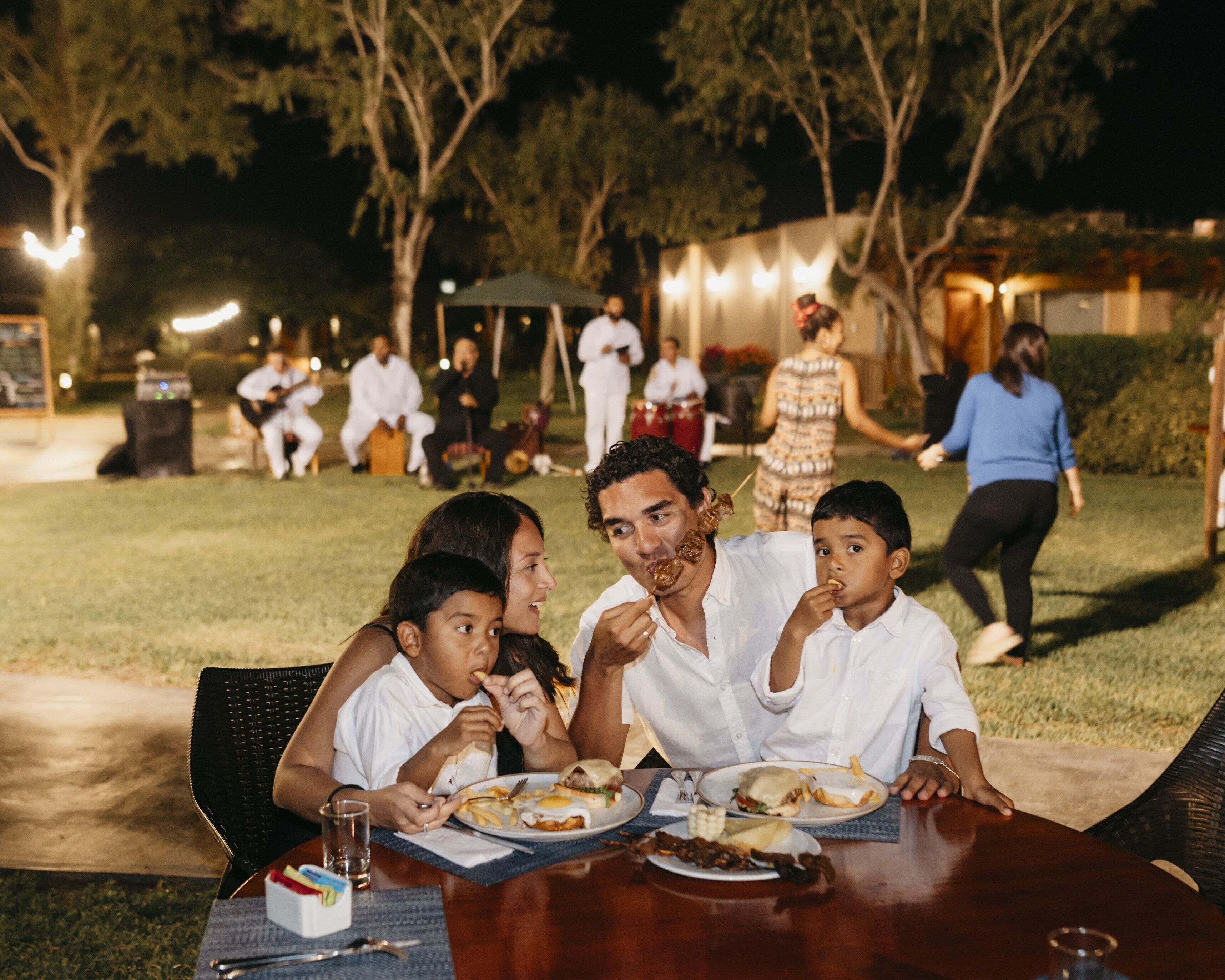 Breakfast, lunch and dinner served