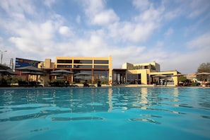 Outdoor pool, sun loungers - Casa Andina Standard Chincha (Sunampe)