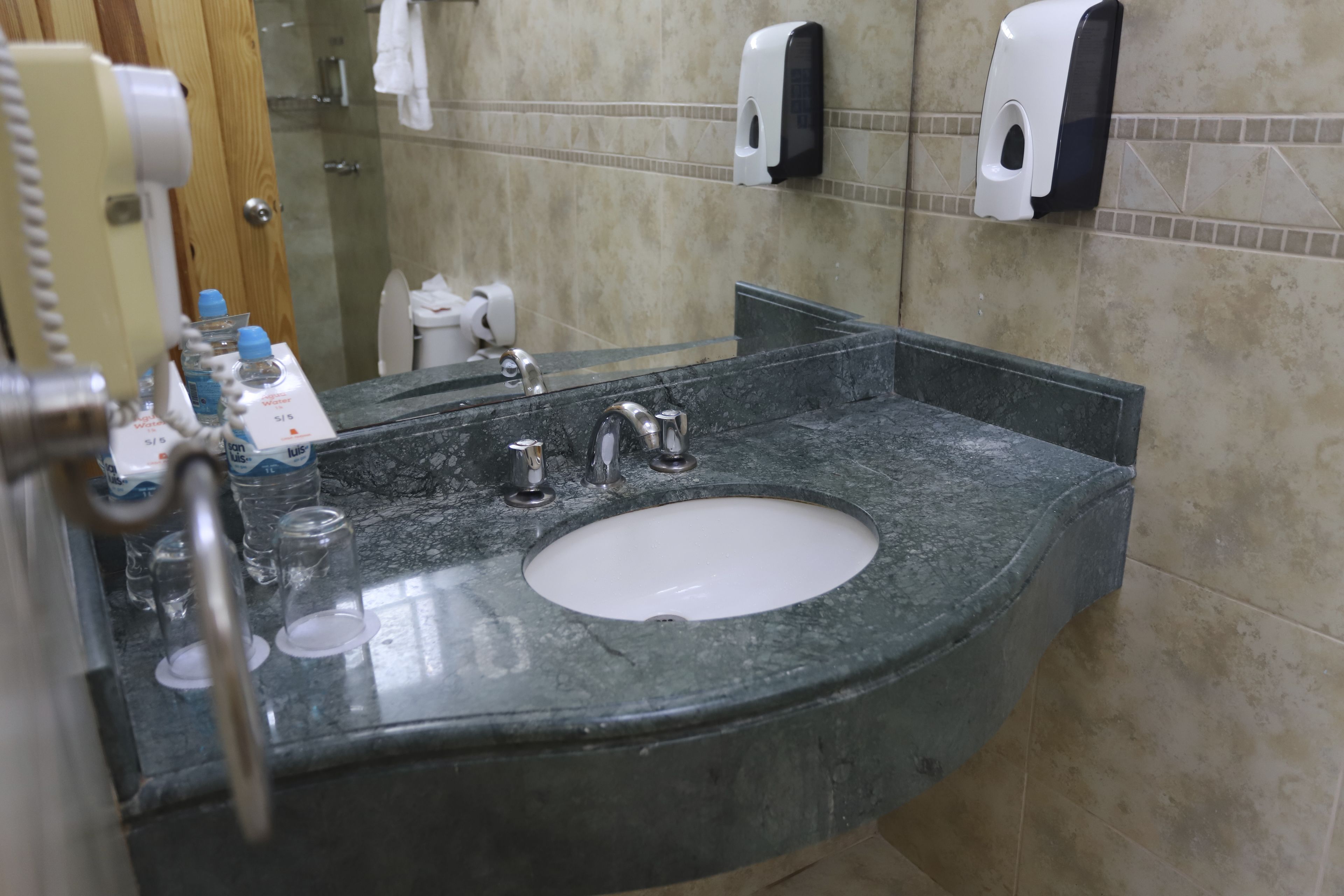 traditional room, 1 queen bed | bathroom | shower, free toiletries, hair dryer, towels