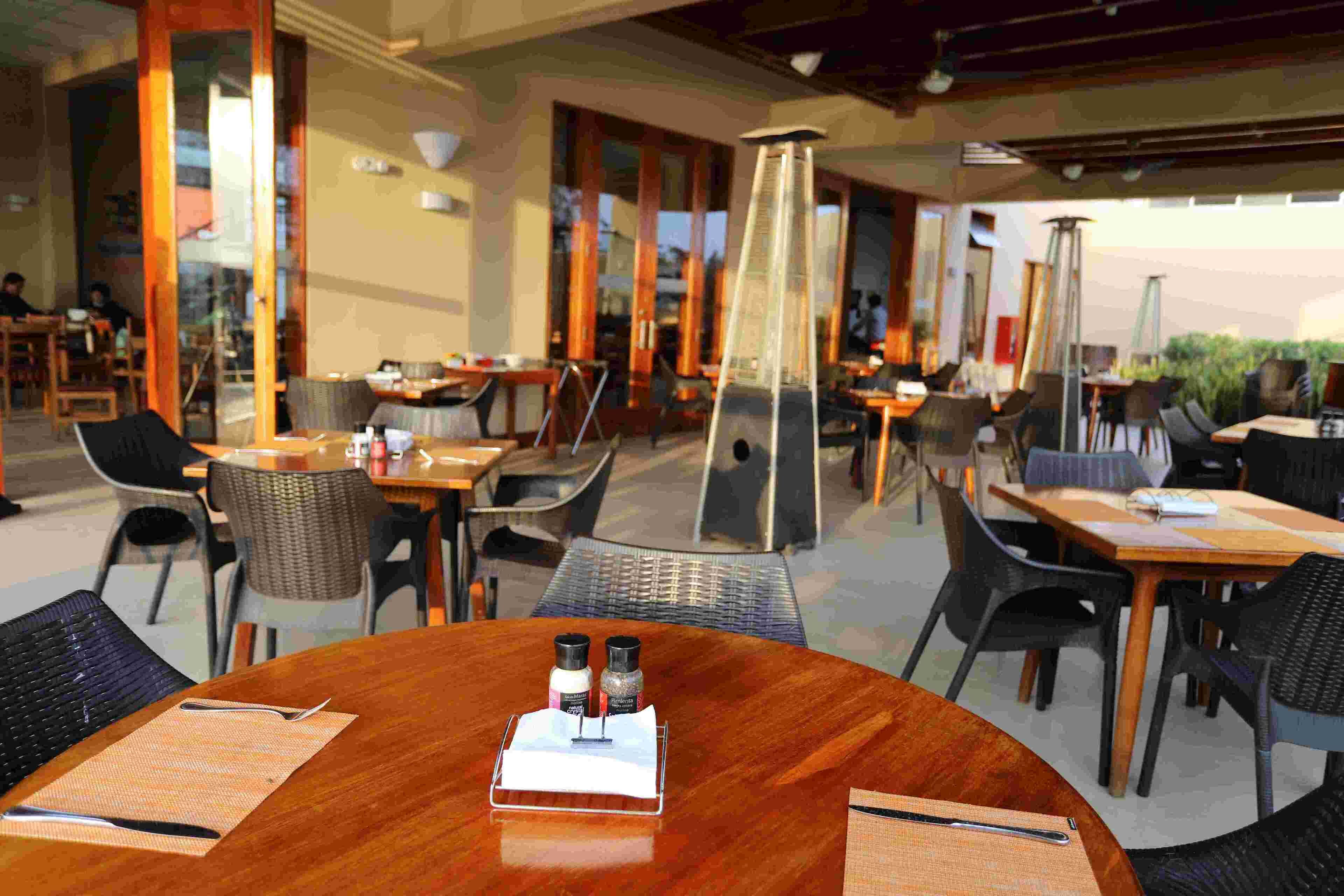 breakfast, lunch and dinner served