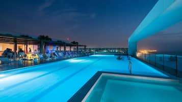 5 outdoor pools, free cabanas, pool umbrellas