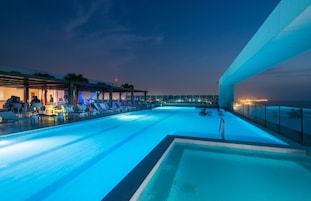 5 piscinas al aire libre, cabañas de piscina gratuitas, sombrillas