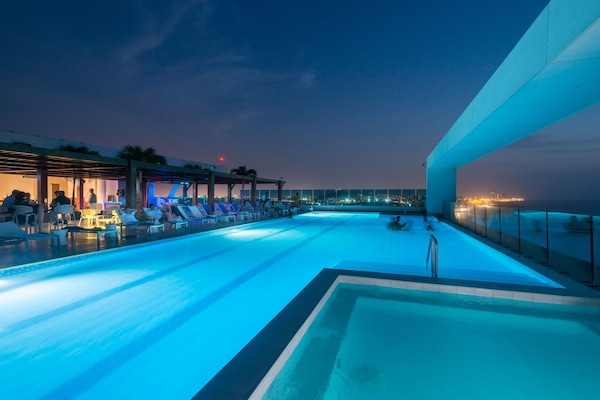Infinity pool