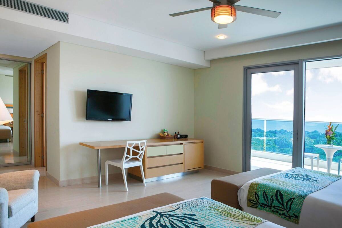 Premium bedding, minibar, in-room safe, desk