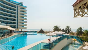 5 outdoor pools, free pool cabanas, pool umbrellas