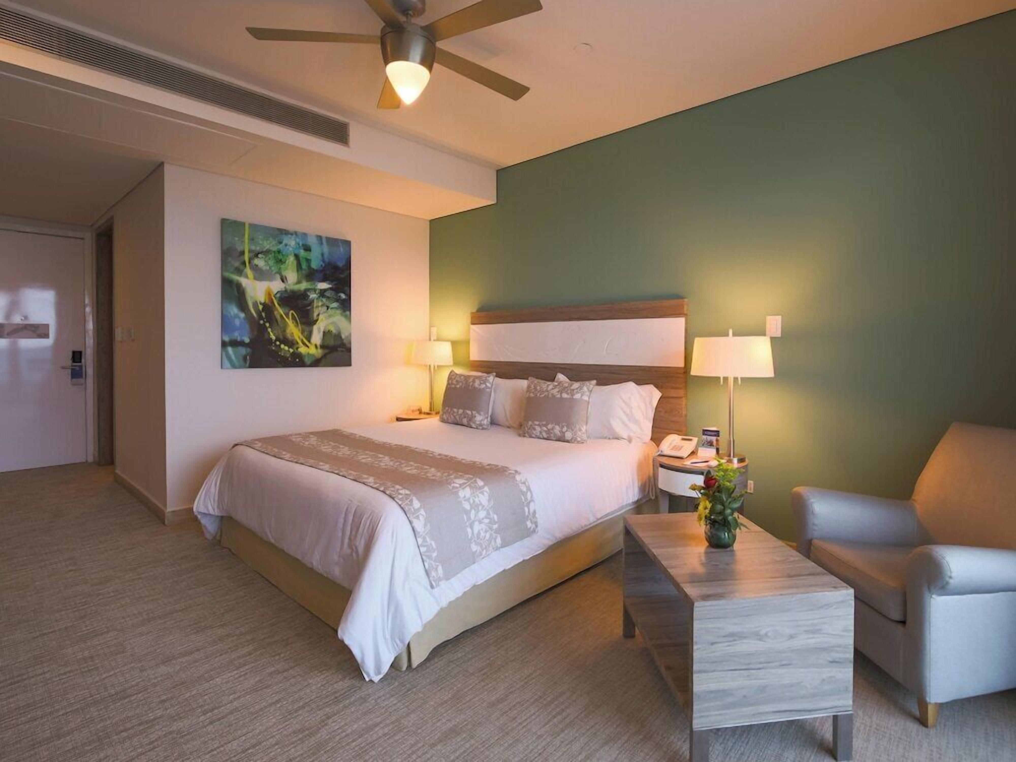 Ropa de cama de alta calidad y minibar 