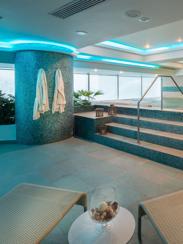 Couples treatment room(s), body treatments, hydrotherapy, aromatherapy