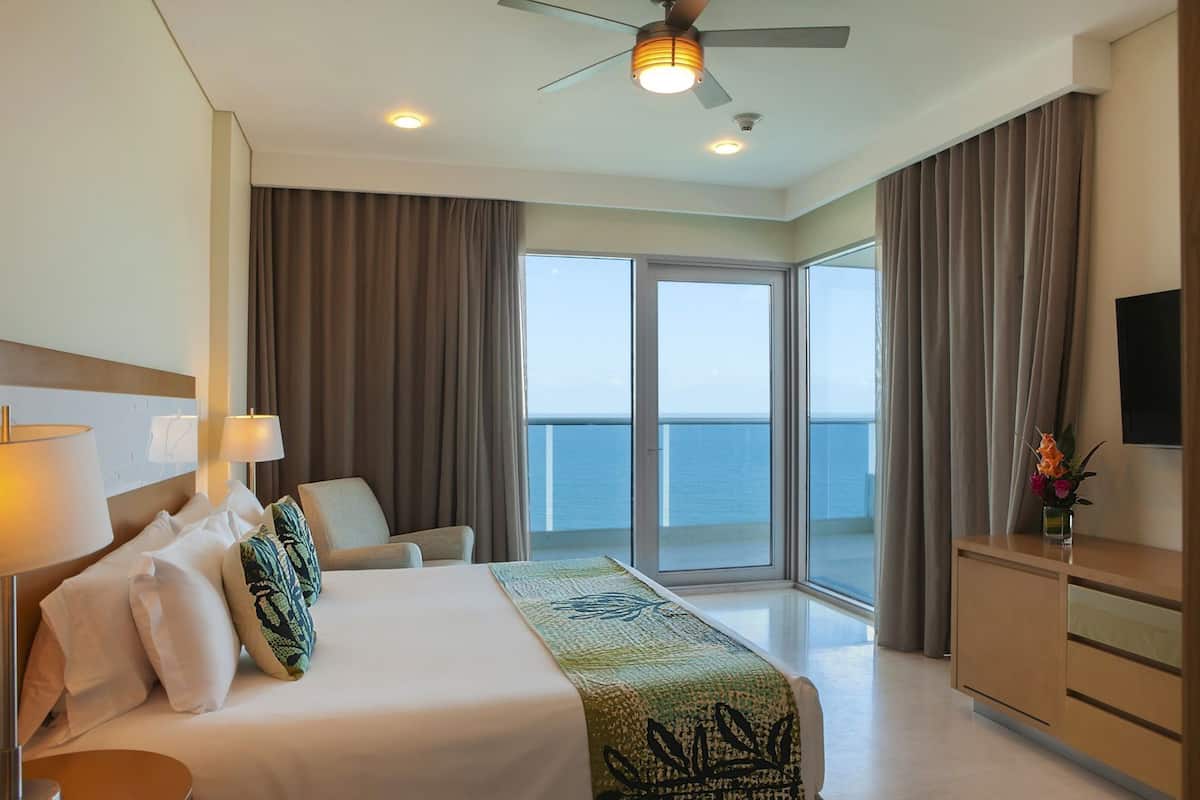 Ropa de cama de alta calidad y minibar