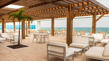 Poolside bar