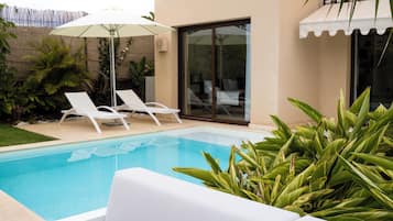 Outdoor pool, pool umbrellas