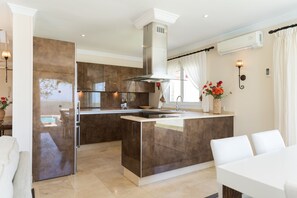 Villa (Premier) | Cuisine privée