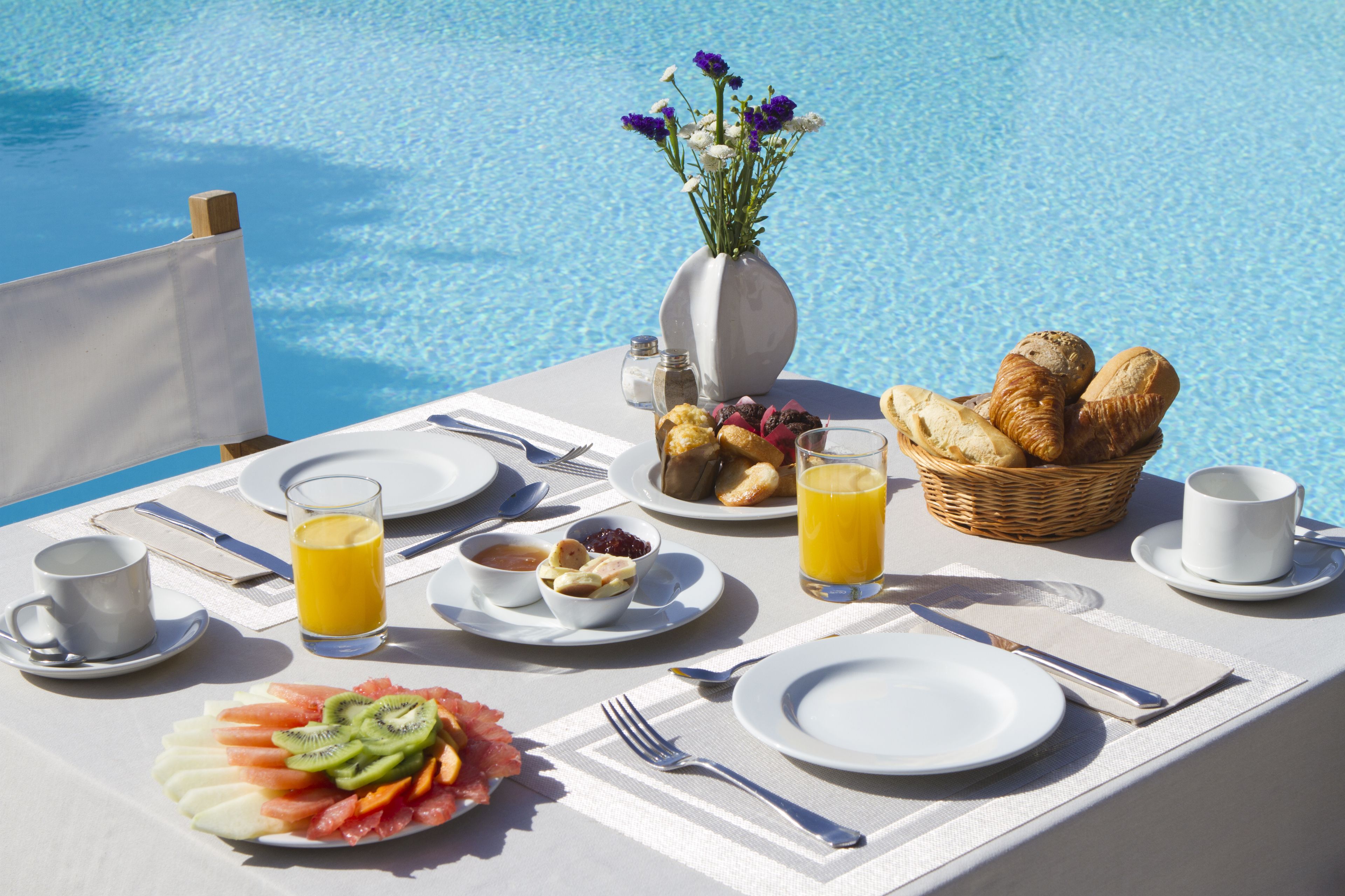Se ofrece un desayuno continental (18 EUR por persona)