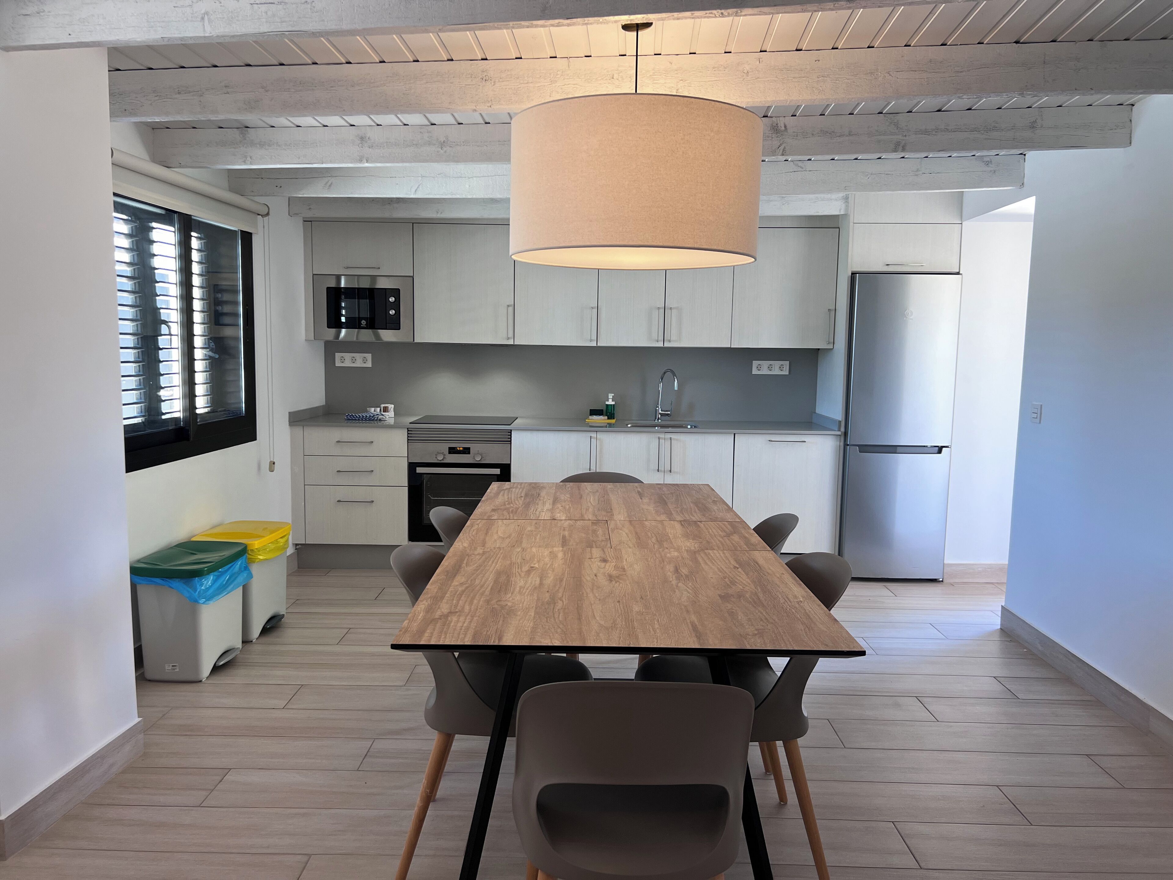 Feriehus - 3 soveværelser | Privat køkken | Køleskab/fryser i fuld størrelse, mikrobølgeovn, ovn, kogeplade