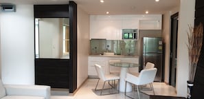 In-room dining - The Baycliff Residence (Patong)