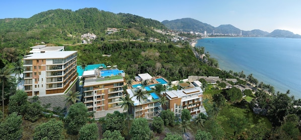 On the beach - The Baycliff Residence (Patong)