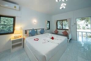 1 bedroom, in-room safe, desk, laptop workspace - Bay Beach Resort (Koh Samui)