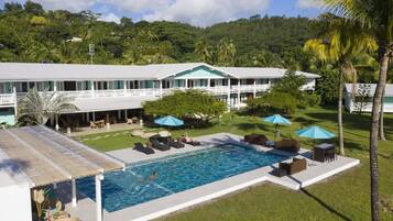 Outdoor pool, sun loungers