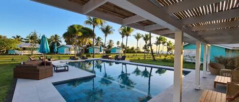 Außenpool, Liegestühle