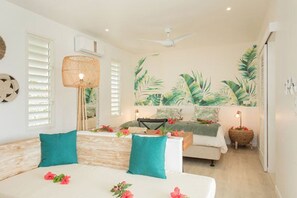 高档床上用品、迷你吧、客房内保险箱、特色装修