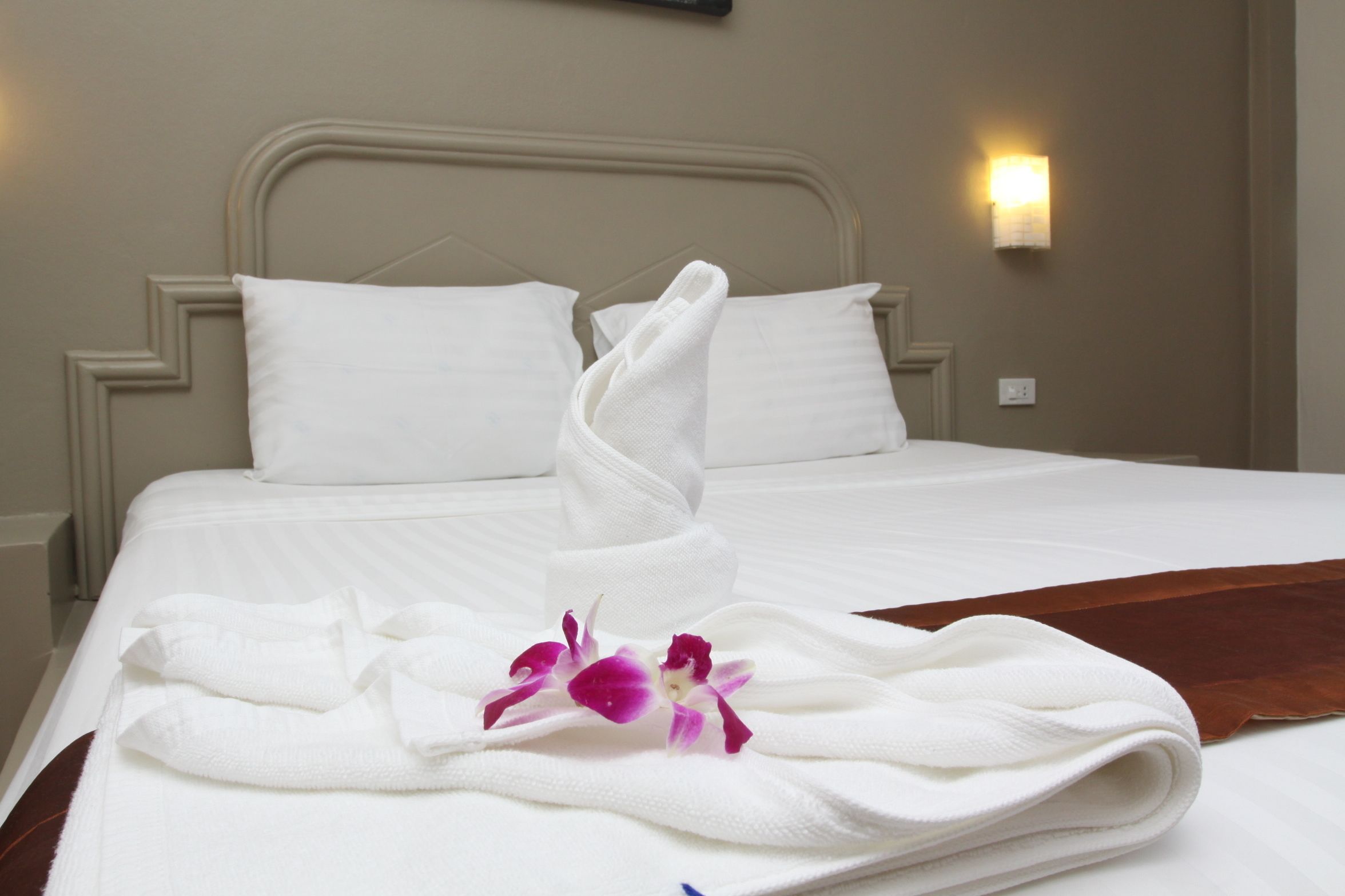 minibar, in-room safe, individually decorated, desk