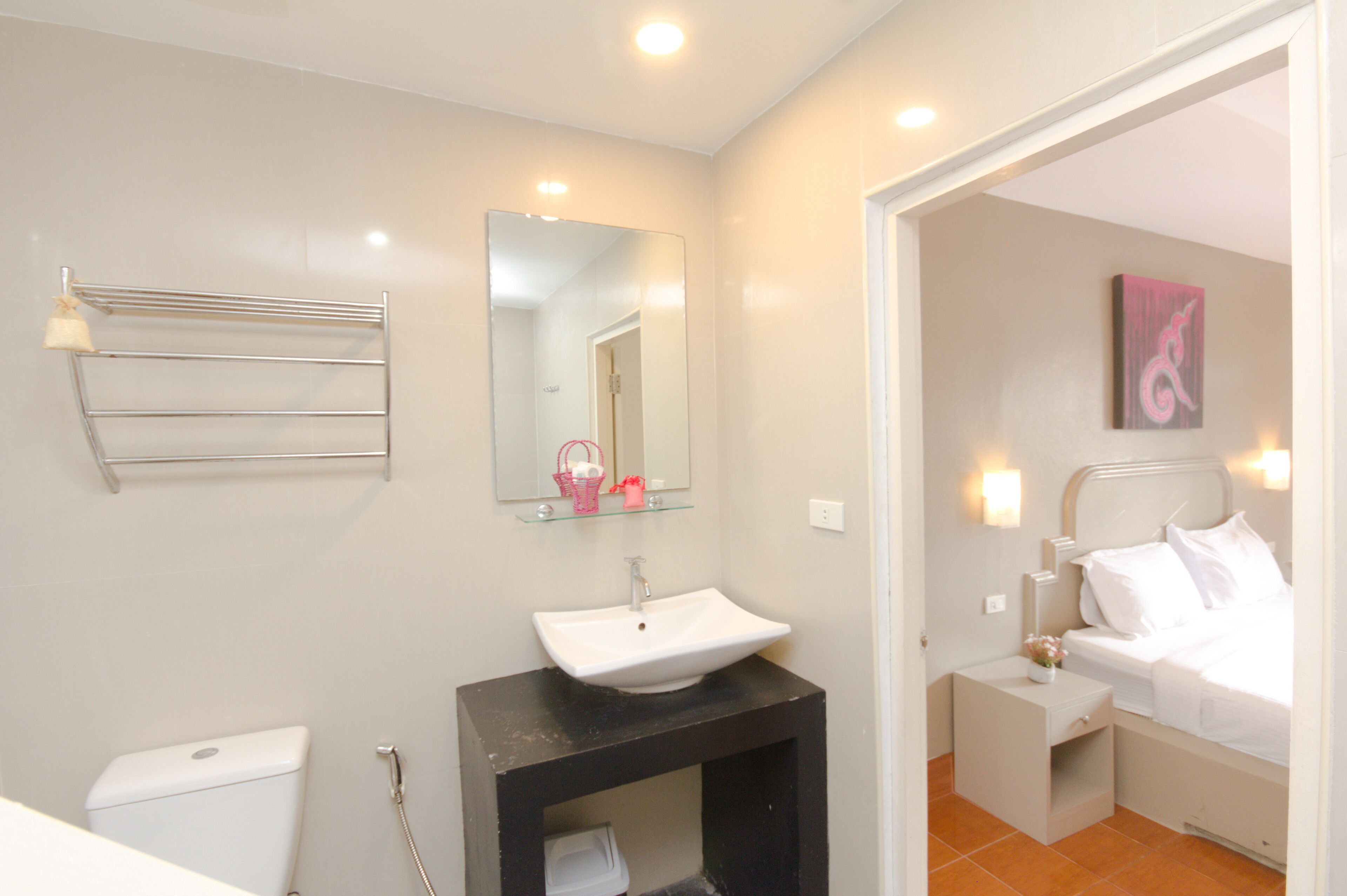 standard room, 1 double bed | bathroom | shower, hydromassage showerhead, designer toiletries, towels