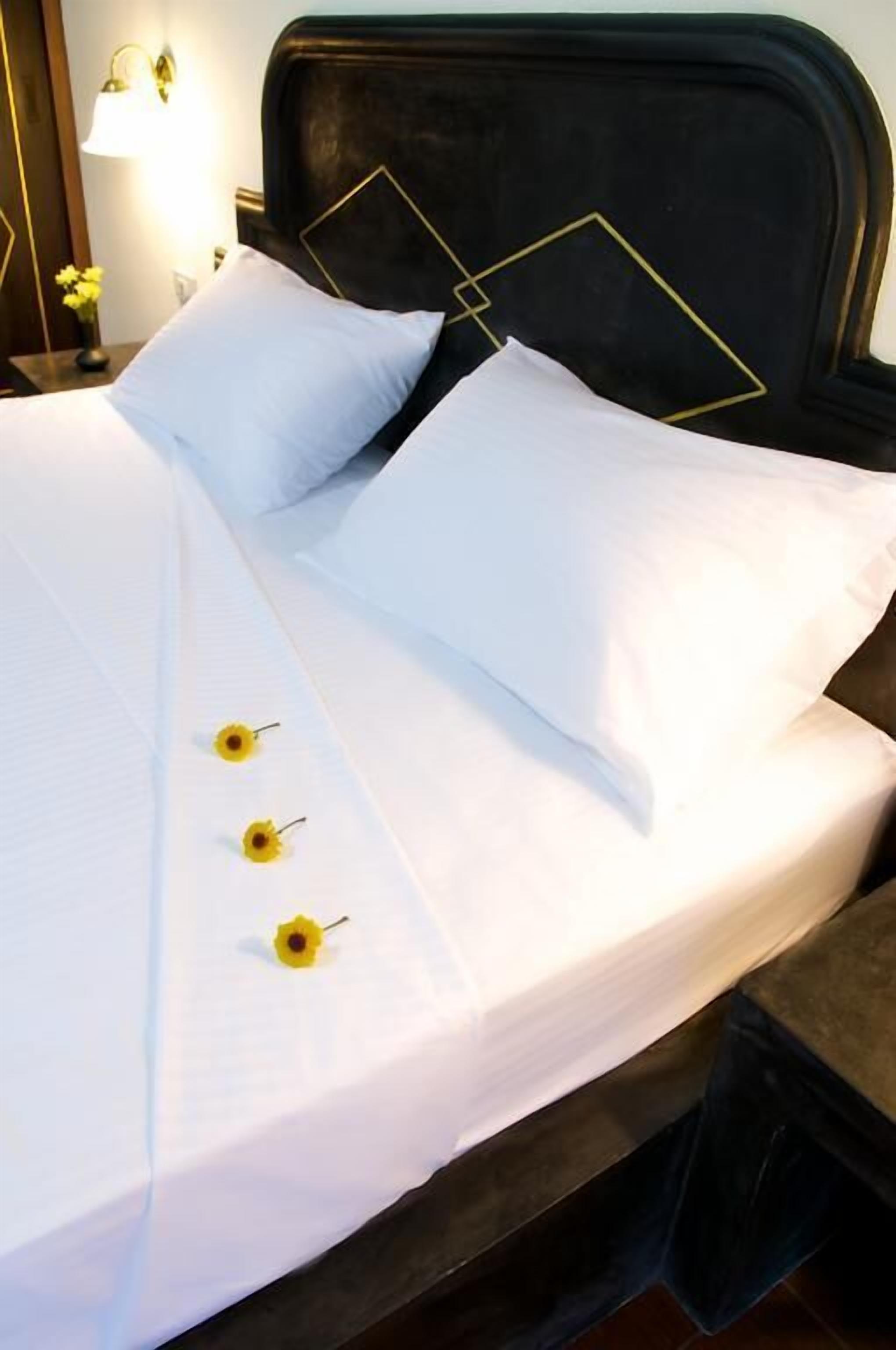 premium double room, 1 king bed, accessible, pool view | minibar, in-room safe, individually decorated, desk