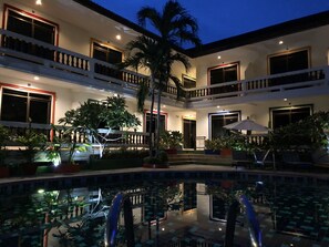 Front of property – evening/night - Tropical Palm Resort (Koh Samui)