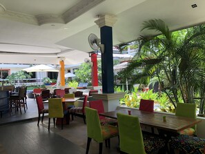 Tempat makan outdoor