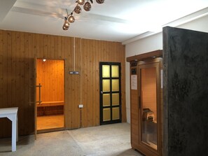 ทำเล็บ, บริการนวด