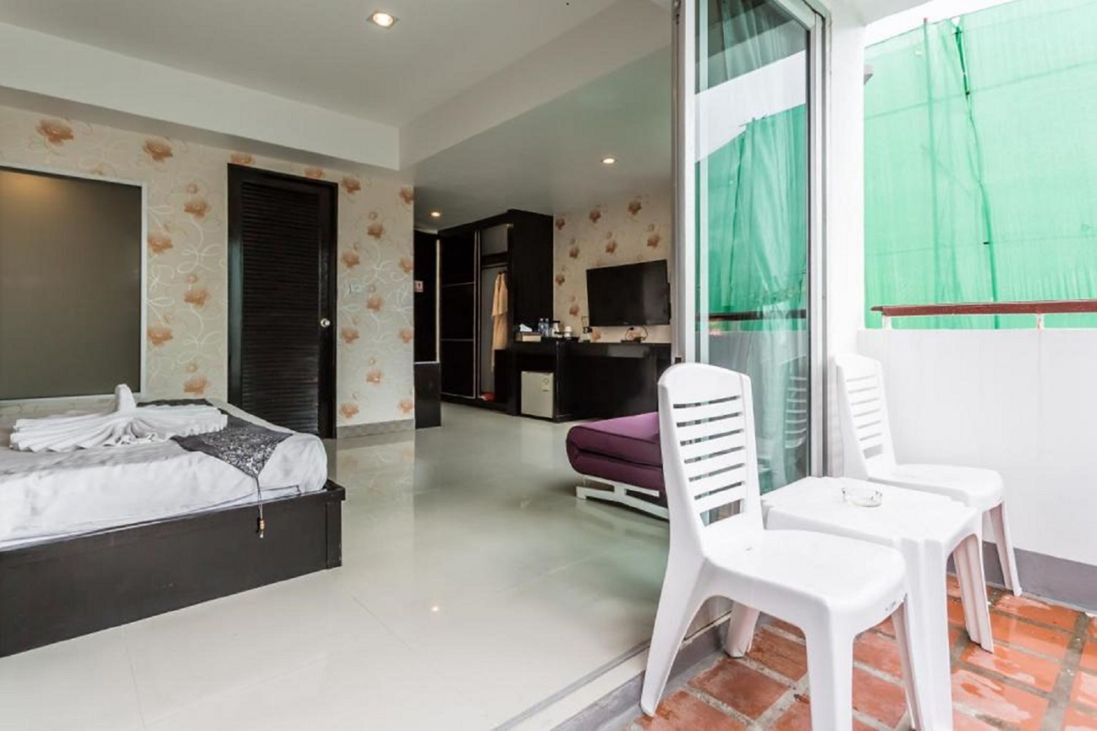 Executive Double Room, 1 King Bed with Sofa bed | In-room safe, desk, free WiFi, bed sheets